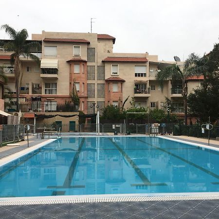 Pool & Garden Rehovot Exterior foto